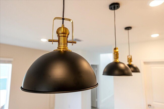 Building Photo - 11161 NW Fernbrook Dr