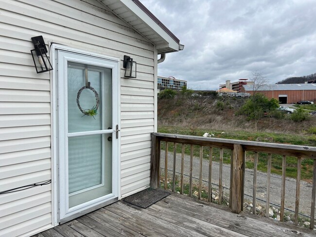 Primary Photo - 3 bedroom fully furnished apt