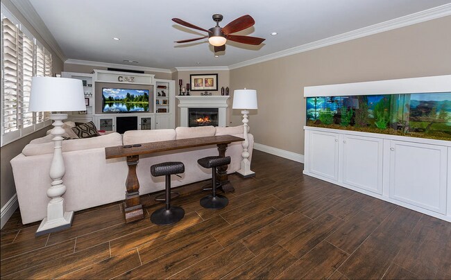 Building Photo - Stunning 5-Bedroom Castaic View Home for Rent!