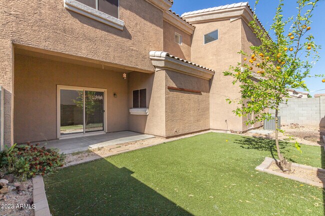 Building Photo - 8001 W Carolina Dr