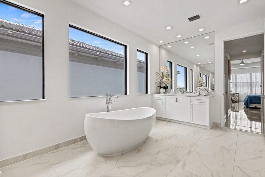 Building Photo - 12884 Wingspan Ct