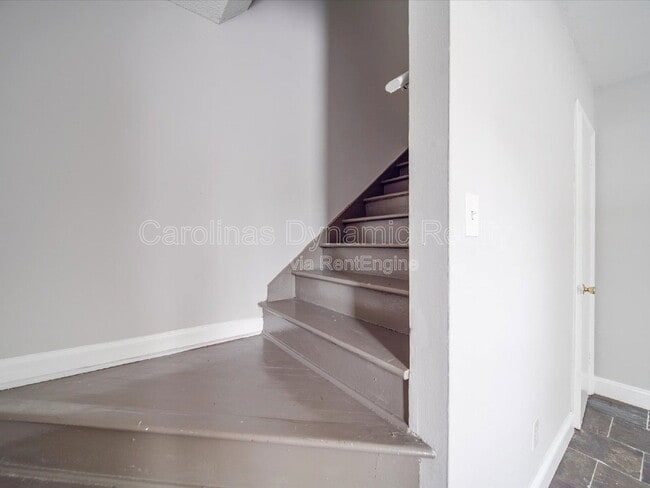 Building Photo - 325 S Gardner Ave