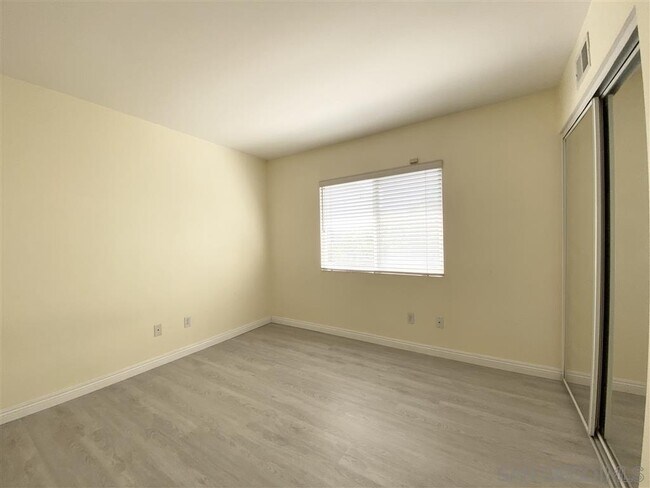 Building Photo - 11577 Compass Point Dr N