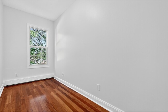 Building Photo - 382 Webster Ave