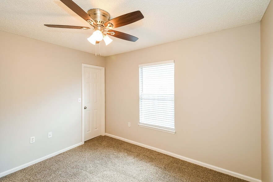 Building Photo - 636 Morning Mist Way