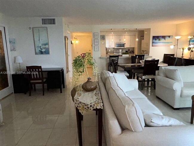 Building Photo - 6917 Collins Ave