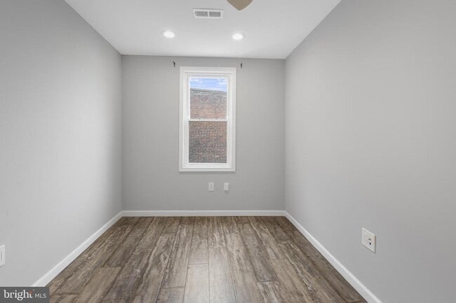 Building Photo - 2208 S 5th St