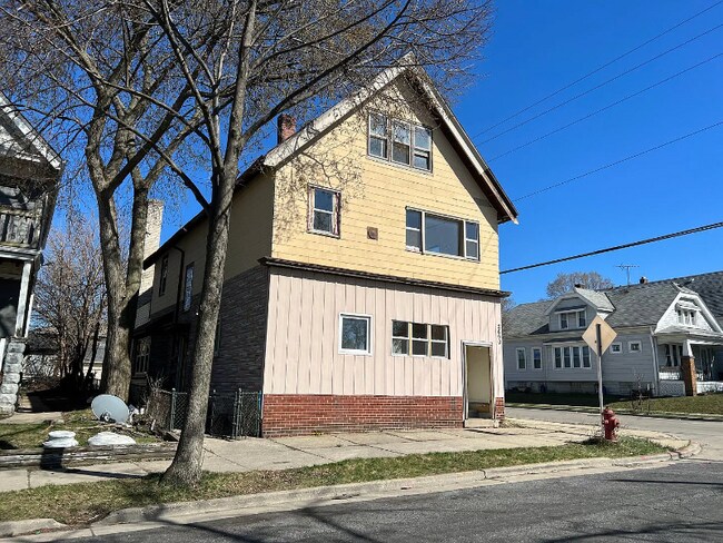 Building Photo - 2690 S 10th St