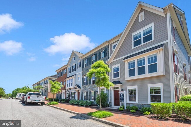 Building Photo - 617 S Cherry Grove Ave