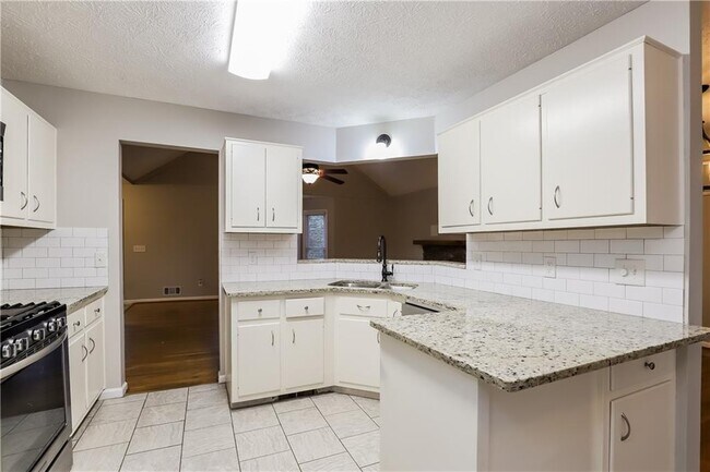 Building Photo - 2010 Golden Ridge Cir
