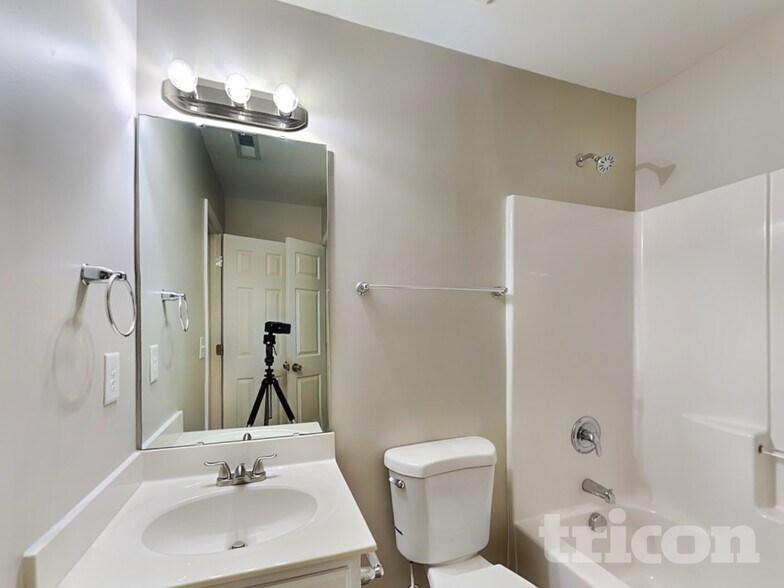 Building Photo - 7432 Hidden Creek Dr