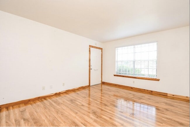 Building Photo - 7233 Beechnut St