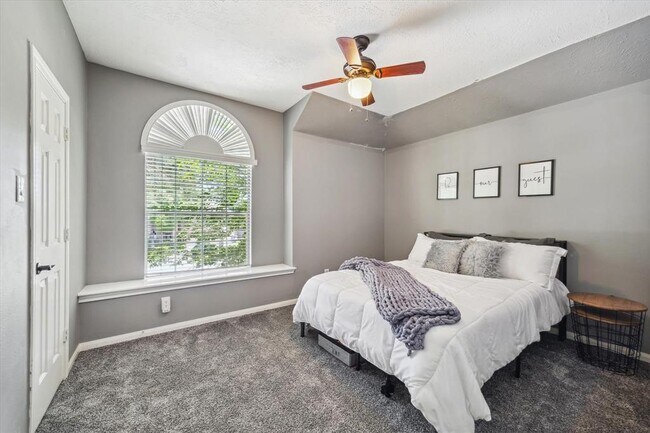 Building Photo - 20611 Carmine Oak Ct
