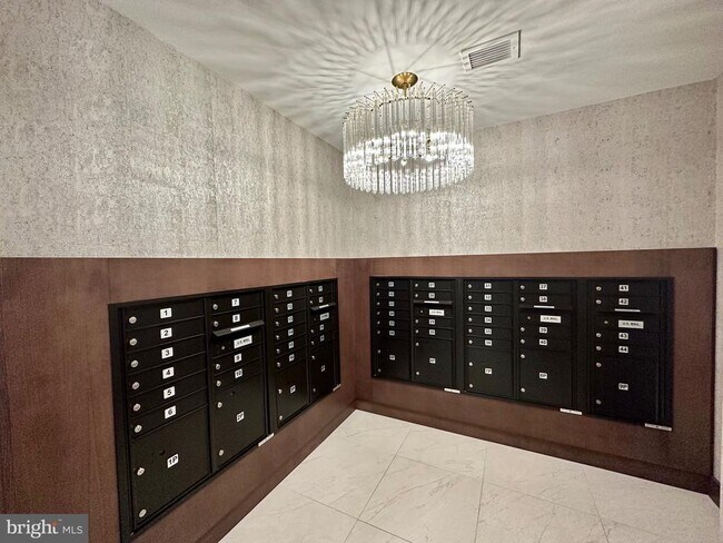 Building Photo - 635 Slaters Ln