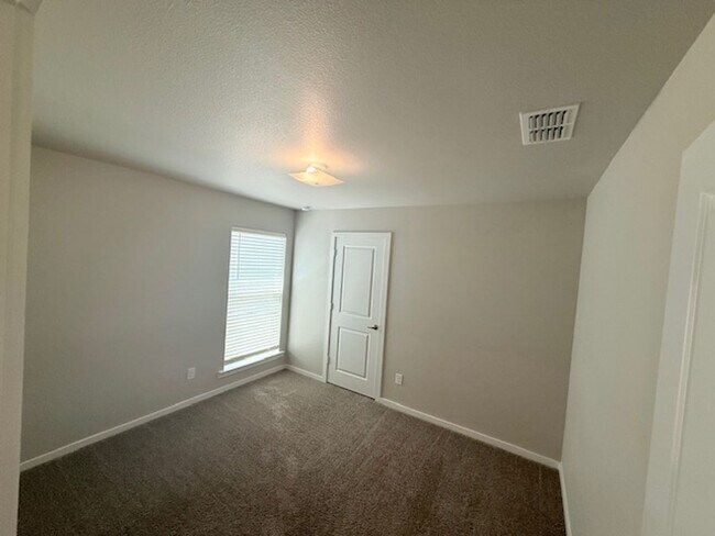 Building Photo - 3 Bed| 2 Bath in Upland Heights!