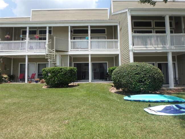 Building Photo - 127 April Point Dr S