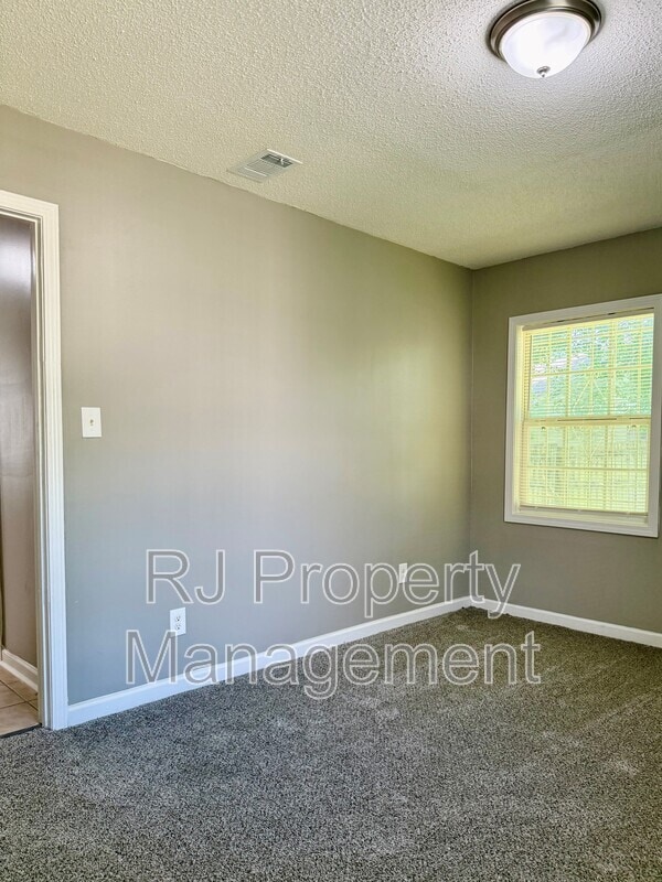 Building Photo - 3397 Farmville Rd