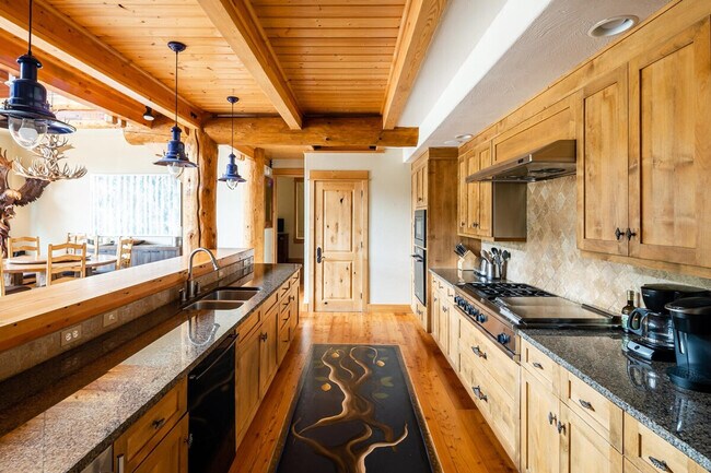 Building Photo - 66 Mountain Loop Rd