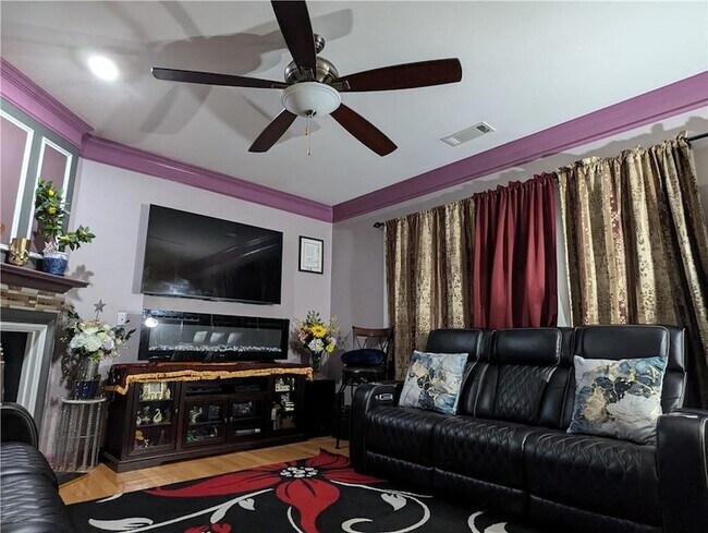 Building Photo - 815 Earlham Dr