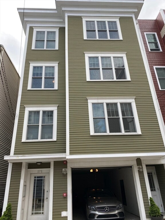 Building Photo - 171 Bowen St