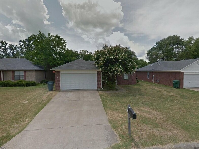 Building Photo - 715 Cherub Ct