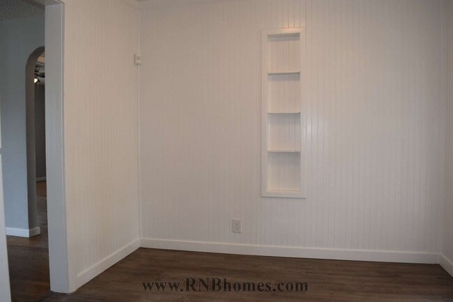 Building Photo - 440 Lampasas Ave