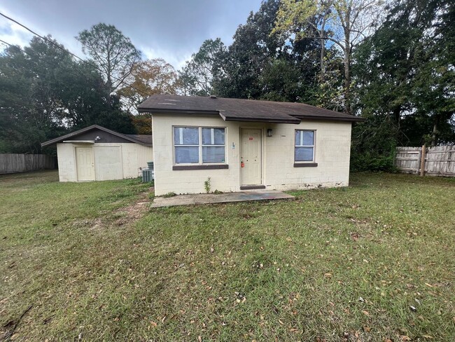 Building Photo - Northwest Pensacola - 2 bedroom, 1 bathroom