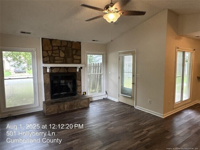 Building Photo - 501 Hollyberry Ln
