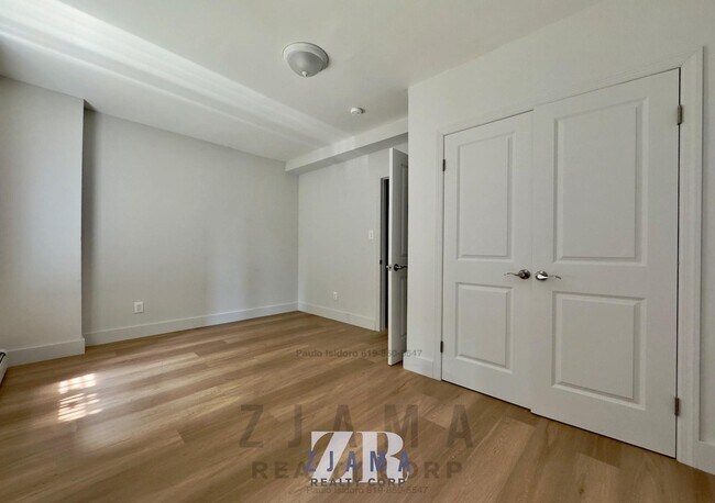 Building Photo - 152 Parkside Ave