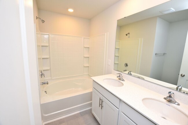 Building Photo - 468 Rosemount