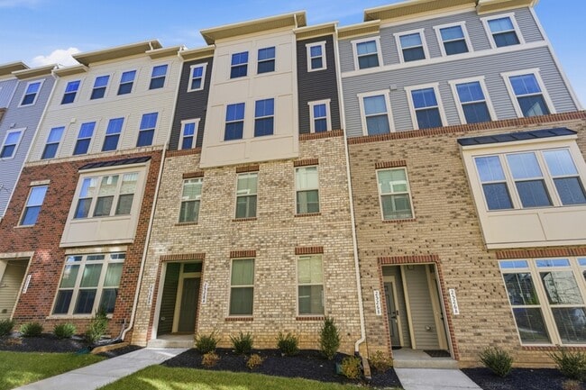 Building Photo - 2528 -B Verona Pl