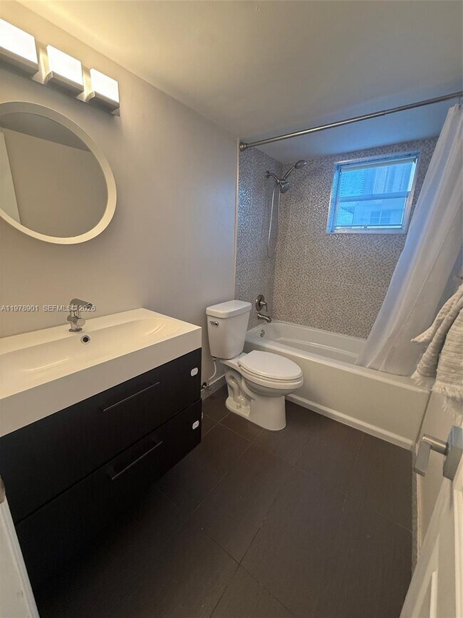 Building Photo - 18001 N Bay Rd