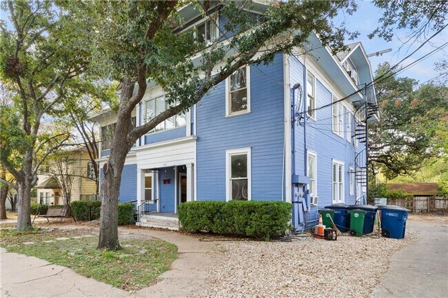 Building Photo - 3210 Hampton Rd