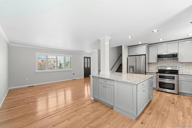 Building Photo - 5585 Escondido Dr