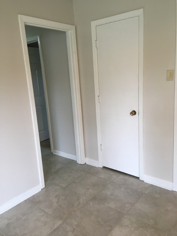 Building Photo - 659 Meadow Dr