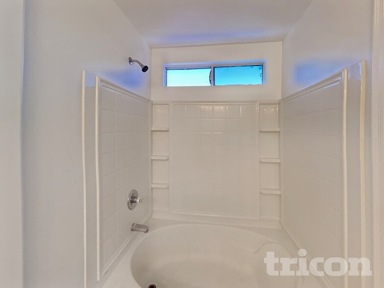 Building Photo - 3921 W Irwin Ave