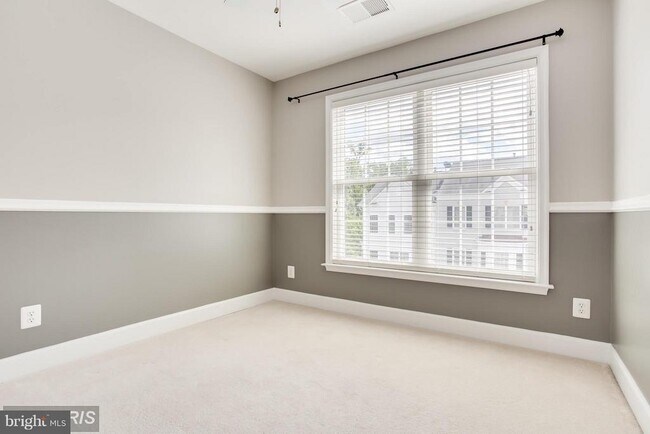 Building Photo - 2159 Oberlin Dr