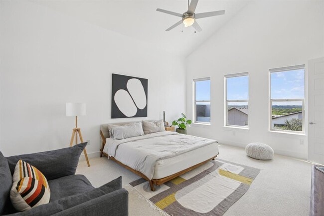 Building Photo - 6013 Florencia Ln