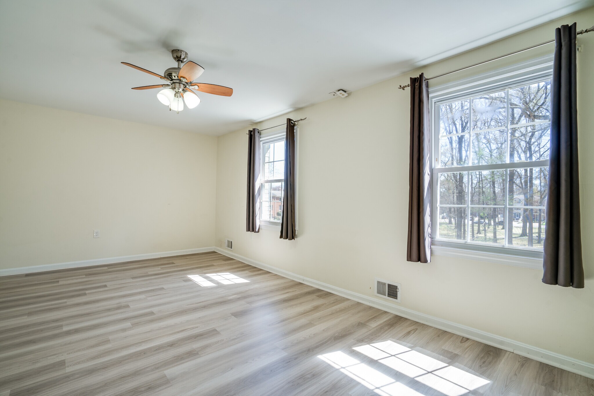 Building Photo - 7913 Central Park Cir