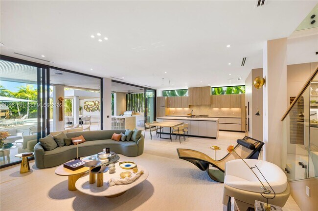 Building Photo - 707 NE 77th St