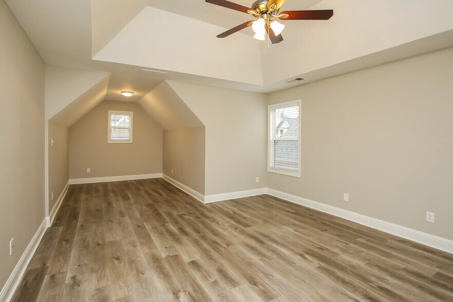 Building Photo - 137 Sweetspring Way