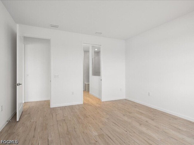 Building Photo - 18262 Parksville Dr