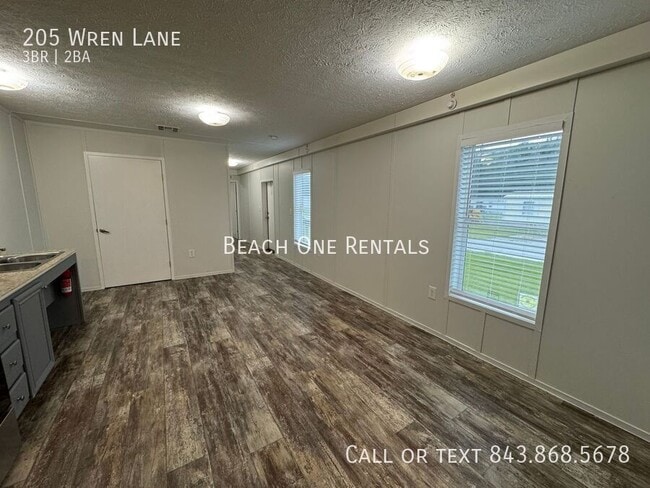 Building Photo - 205 Wren Ln