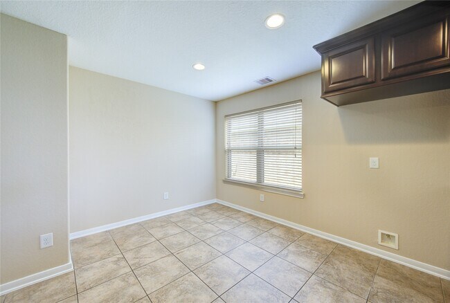 Building Photo - 26727 Henson Falls Dr