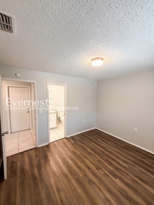 Building Photo - 3 Bed, 2 Bath Home with Spacious Yard and Attached Garage for Rent / Available Soon!