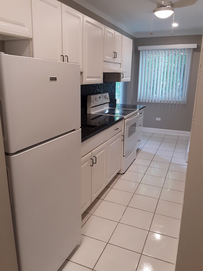 Building Photo - 5117 Blodgett Ave