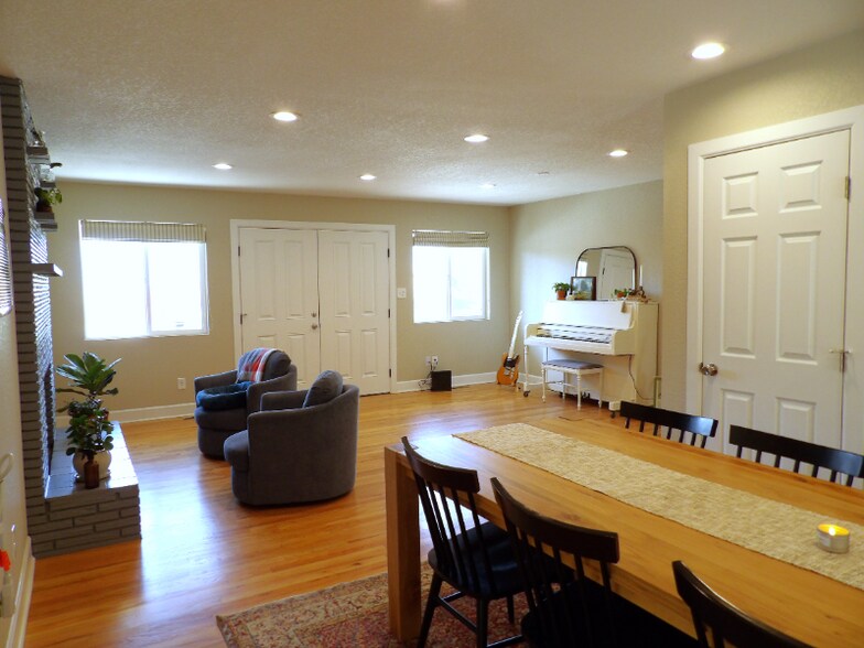 Building Photo - 1806 Koshare St