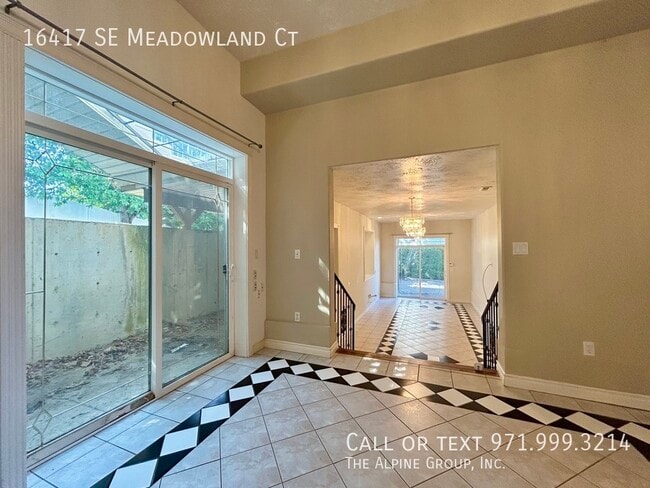 Building Photo - 16417 SE Meadowland Ct