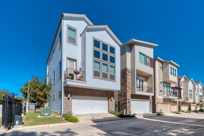 Building Photo - 3839 Harry Wurzbach Rd
