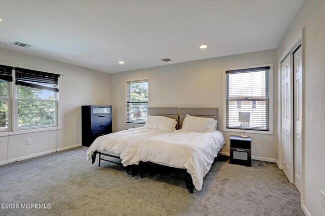 Building Photo - 265 Norgrove Ave